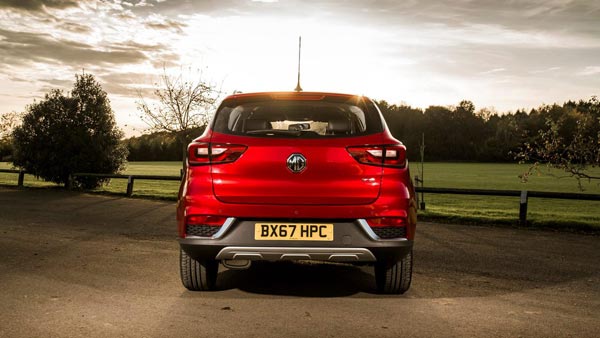 MG ZS Petrol Spied: एमजी जेडएस पेट्रोल भारत में टेस्टिंग करते आई नजर, जानें