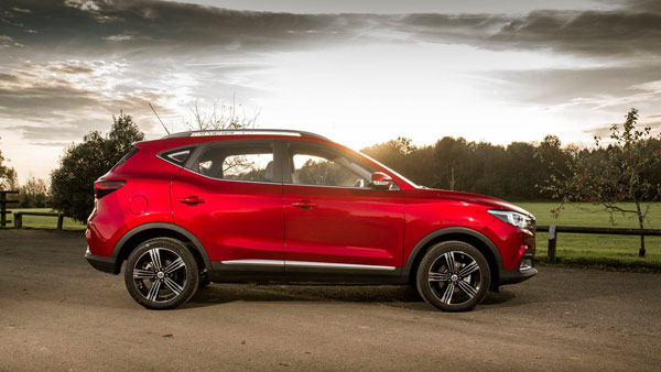 MG ZS Petrol Spied: एमजी जेडएस पेट्रोल भारत में टेस्टिंग करते आई नजर, जानें