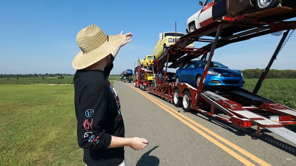 YouTuber Giving Away 40 Cars: यह यूट्यूबर अपने फैन्स को बाँट रहा 40 कार, जानें क्यों