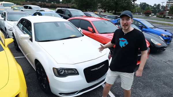 YouTuber Giving Away 40 Cars: यह यूट्यूबर अपने फैन्स को बाँट रहा 40 कार, जानें क्यों