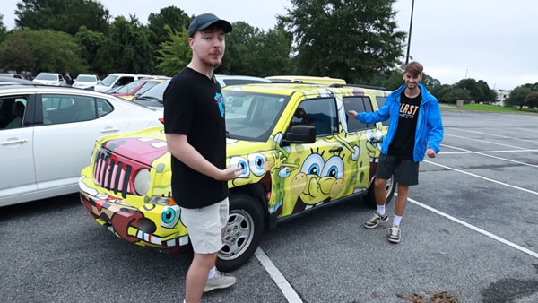 YouTuber Giving Away 40 Cars: यह यूट्यूबर अपने फैन्स को बाँट रहा 40 कार, जानें क्यों