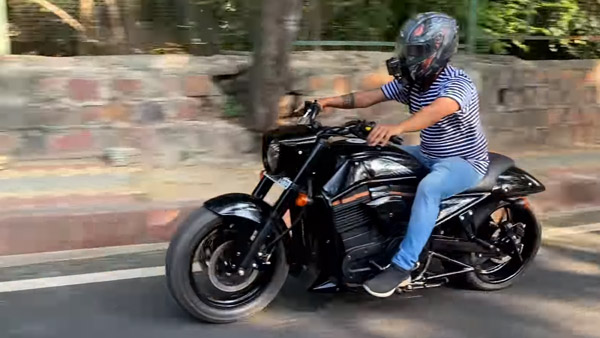 RE Thunderbird 350 Modified: रॉयल एनफील्ड थंडरबर्ड 350 को दिया इंडियन स्काउट जैसा लुक