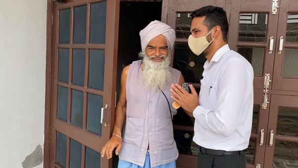 Son Gifts Tata Harrier To His Father: विदेश में रह रहे बेटे ने पिता को गिफ्ट की नई टाटा हैरियर एसयूवी