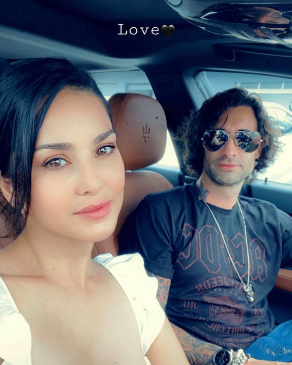 Sunny Leone's New Car: सनी लियोन ने खरीदी नई मासेराती कार, फीचर्स का नहीं है कोई जवाब