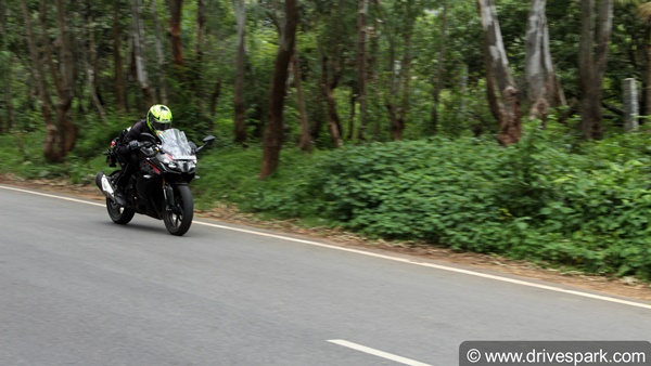 2020 TVS Apache RR310 Review In Hindi: टीवीएस अपाचे आरआर310 बीएस6 रिव्यू: परफोर्मेंस, माइलेज, फीचर्स जानकारी