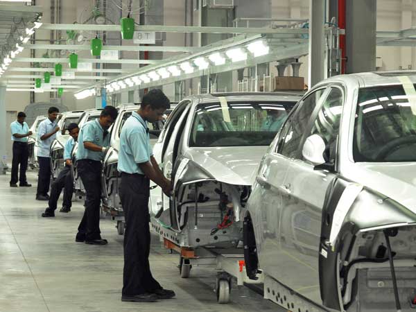 GST Cut For Auto Industry: सरकार ऑटो इंडस्ट्री के जीएसटी घटाने पर कर रही विचार