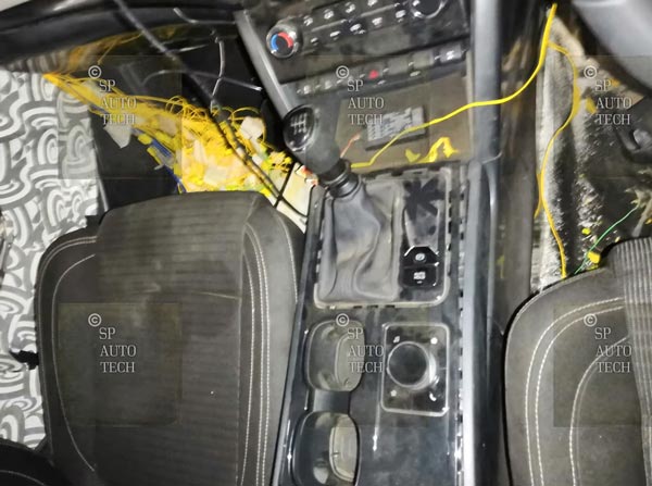 2021 Mahindra XUV500 Interior Spied: नई महिंद्रा के इंटीरियर, फीचर्स व इंजन का खुलासा, जानें