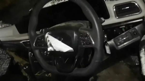 2021 Mahindra XUV500 Interior Spied: नई महिंद्रा के इंटीरियर, फीचर्स व इंजन का खुलासा, जानें
