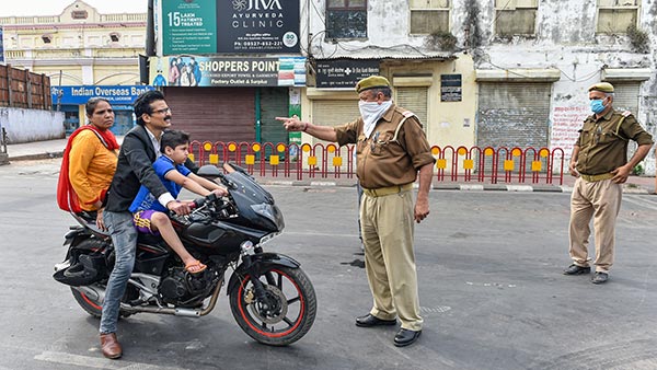 DL Suspension Without Helmet In Karnataka: कर्नाटक में बिना हेलमेट बाइक चलाने पर निलंबित हो लाइसेंस