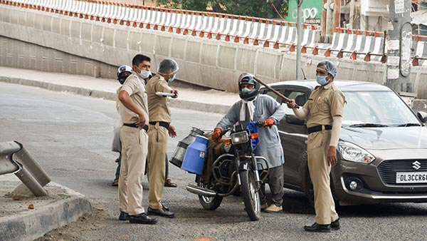 DL Suspension Without Helmet In Karnataka: कर्नाटक में बिना हेलमेट बाइक चलाने पर निलंबित हो लाइसेंस