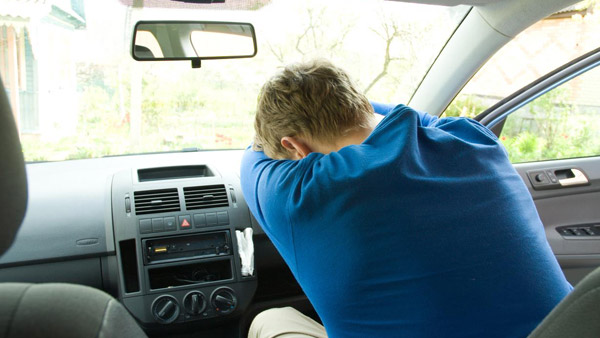 Drunk Man Died In Car With AC On: शराब के नशे में कार की एसी चालू कर सो गया, गवां बैठा जान