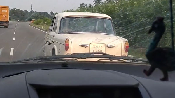 Car Runs On Highway Without Driver: हाईवे पर बिना ड्राइवर के चलती दिखी कार, जानें क्या है रहस्य