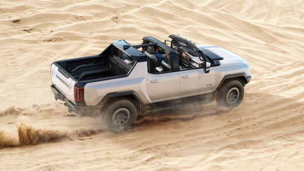 GMC Hummer EV Unveiled: जीएमसी की हमर ईवी का हुआ खुलासा, सबसे ताकतवर इलेक्ट्रिक एसयूवी