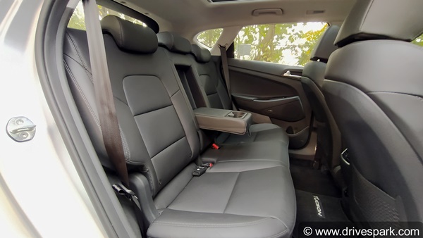 Hyundai Tucson Review (First-Drive): हुंडई टक्सन रिव्यू: ड्राइविंग, फीचर्स, इंजन, कीमत आदि