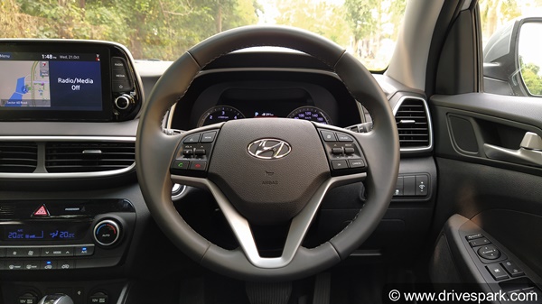 Hyundai Tucson Review (First-Drive): हुंडई टक्सन रिव्यू: ड्राइविंग, फीचर्स, इंजन, कीमत आदि