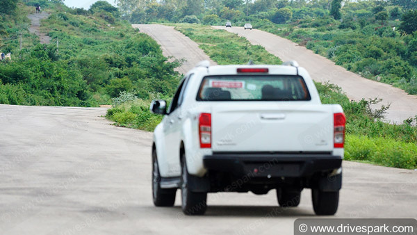 New Isuzu V-Cross Teaser Released: नई इसुजु वी-क्राॅस का टीजर हुआ जारी, जल्द होगी लाॅन्च