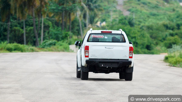 New Isuzu V-Cross Teaser Released: नई इसुजु वी-क्राॅस का टीजर हुआ जारी, जल्द होगी लाॅन्च