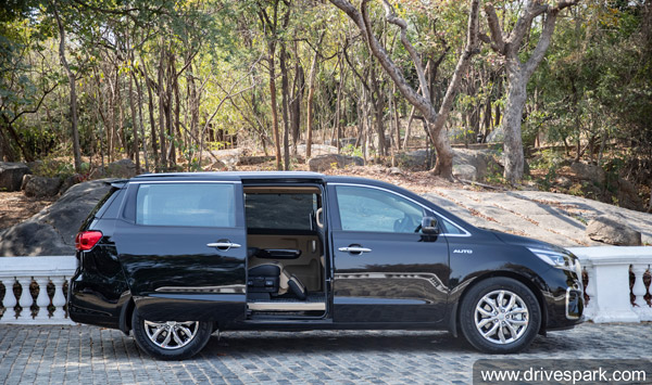 Kia Carnival Offers Oct 2020: किया कार्निवल पर मिल रहा है 1.56 लाख तक का लाभ, जानें