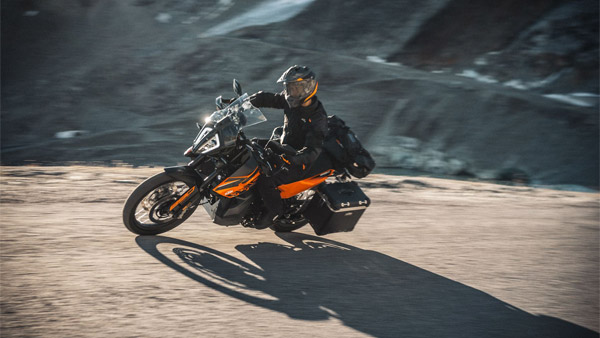 KTM Adventure 890 Unveiled: केटीएम एडवेंचर 890 हुई पेश, होगी परफेक्ट टूअरर बाइक
