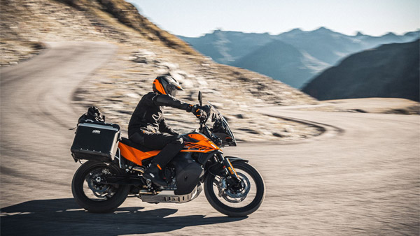 KTM Adventure 890 Unveiled: केटीएम एडवेंचर 890 हुई पेश, होगी परफेक्ट टूअरर बाइक