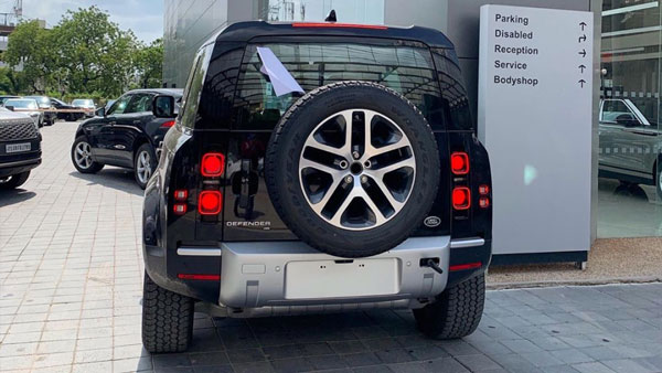 Land Rover Defender Delivery: लैंड रोवर डिफेंडर की डिलीवरी भारत में हुई शुरू, सामने आई तस्वीरें