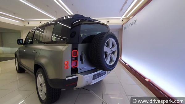 2020 Land Rover Defender Launched: नई लैंड रोवर डिफेंडर भारत में हुई लॉन्च, कीमत 73.98 लाख रुपये