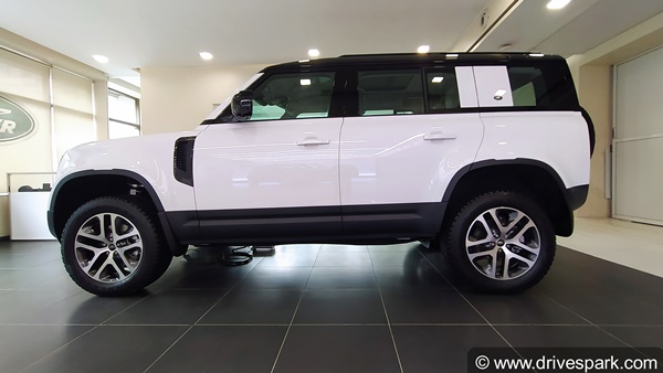 Land Rover Defender Delivery: लैंड रोवर डिफेंडर की डिलीवरी भारत में हुई शुरू, सामने आई तस्वीरें