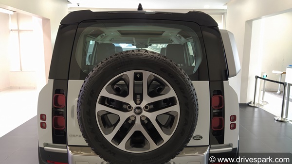 2020 Land Rover Defender Launched: नई लैंड रोवर डिफेंडर भारत में हुई लॉन्च, कीमत 73.98 लाख रुपये