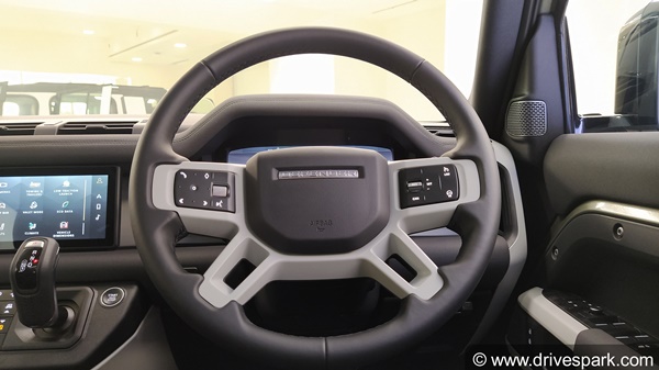 New Land Rover Defender Review In Hindi: नई लैंड रोवर डिफेंडर रिव्यू: डिजाईन, फीचर्स, इंजन, वैरिएंट, ऑफरोड, सीट जानकारी