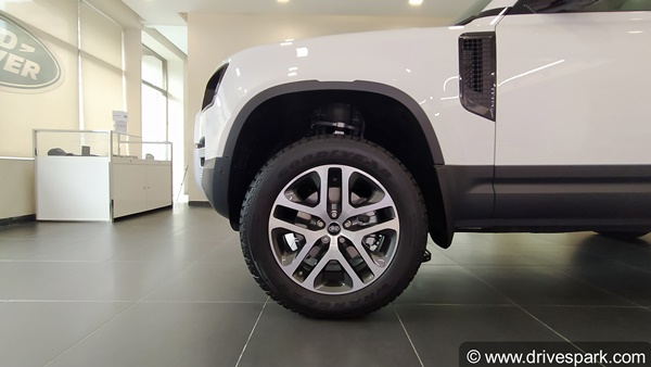Land Rover Defender Delivery: लैंड रोवर डिफेंडर की डिलीवरी भारत में हुई शुरू, सामने आई तस्वीरें