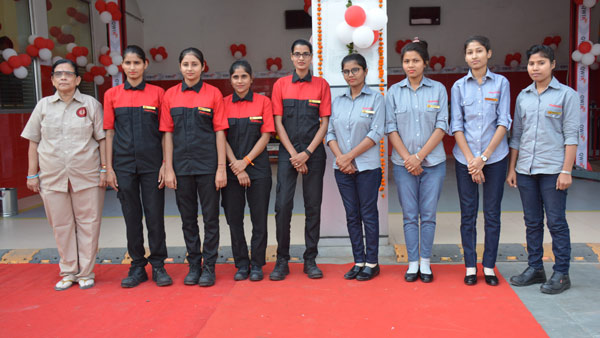 Mahindra All Women Workshop: महिंद्रा की महिला वर्कशाॅप ने पूरा किया एक साल, आनंद महिंद्रा ने दी बधाई