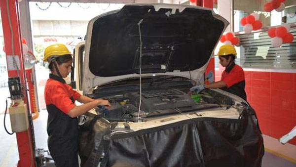 Mahindra All Women Workshop: महिंद्रा की महिला वर्कशाॅप ने पूरा किया एक साल, आनंद महिंद्रा ने दी बधाई