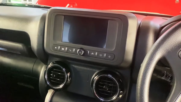 Mahindra Thar With Official Accessories: महिंद्रा थार में लगाई ऑफिशियल एक्सेसरीज, लग रही शानदार