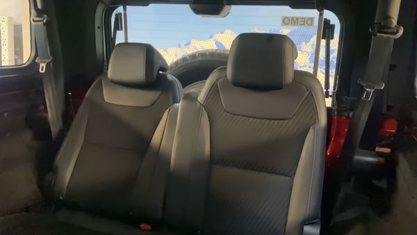 Mahindra Thar With Official Accessories: महिंद्रा थार में लगाई ऑफिशियल एक्सेसरीज, लग रही शानदार