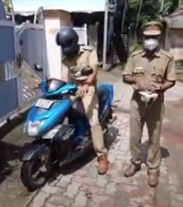 Yamaha Scooter Deliberately Block KSRTC Bus: जानबूझकर रोक रहे थे सरकारी बस का रास्ता, पुलिस ने जब्त की स्कूटर