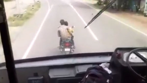 Yamaha Scooter Deliberately Block KSRTC Bus: जानबूझकर रोक रहे थे सरकारी बस का रास्ता, पुलिस ने जब्त की स्कूटर