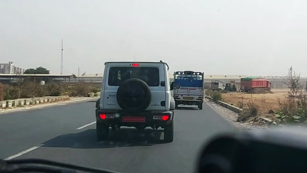 Maruti Suzuki Jimny Spied Testing: मारुति सुजुकी जिम्नी 3-डोर टेस्टिंग करते आई नजर, देखें