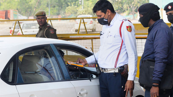 Wear Mask In Car Rule: अगर कार में हैं तो अकेले तब भी पहने मास्क, नया नियम हुआ लागू