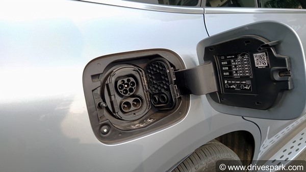 Mercedes-Benz EQC 400 4Matic First Drive Review: मर्सिडीज बेंज ईक्यूसी 400 4मेटिक फर्स्ट ड्राइव रिव्यू: रेंज, फीचर्स, डिजाईन जानकारी