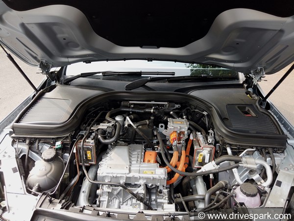 Mercedes-Benz EQC 400 4Matic First Drive Review: मर्सिडीज बेंज ईक्यूसी 400 4मेटिक फर्स्ट ड्राइव रिव्यू: रेंज, फीचर्स, डिजाईन जानकारी