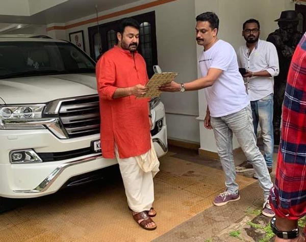 Mohanlal's Toyota Vellfire Number: सुपरस्टार मोहनलाल के इस लग्जरी वैन को मिला खास नंबर