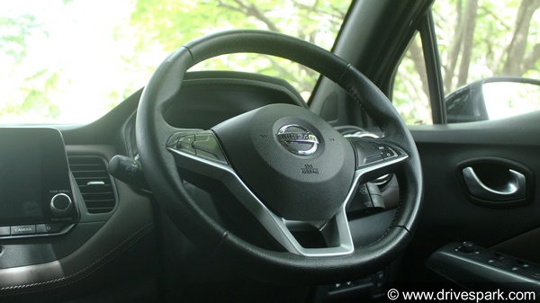 2020 Nissan Kicks Turbo-Petrol Review In Hindi: 2020 निसान किक्स टर्बो पेट्रोल रिव्यू: ड्राइविंग, परफोर्मेंस, फीचर्स जानकारी
