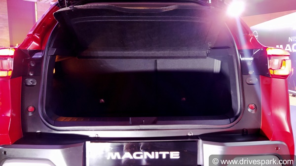 Nissan Magnite Review In Hindi: निसान मैग्नाईट रिव्यू: डिजाईन, फीचर्स, इंटीरियर, बूट स्पेस, अनुमानित कीमत