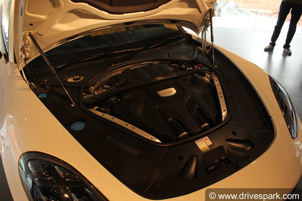 Porsche Panamera 4 10-Year Edition Review: पोर्शे पनामेरा 4 10 ईयर एडिशन रिव्यू: डिजाईन, फीचर्स, अपडेट, इंजन जानकारी