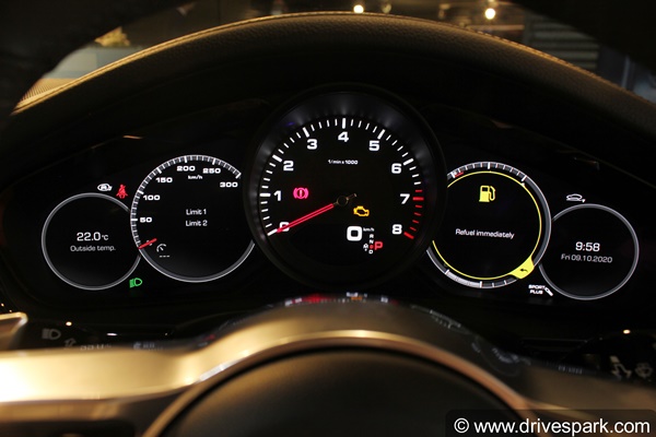 Porsche Panamera 4 10-Year Edition Review: पोर्शे पनामेरा 4 10 ईयर एडिशन रिव्यू: डिजाईन, फीचर्स, अपडेट, इंजन जानकारी