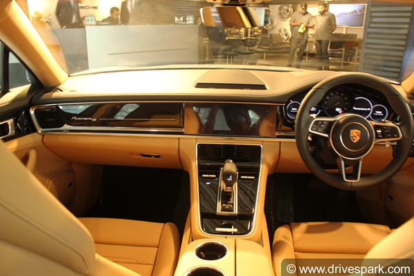 Porsche Panamera 4 10-Year Edition Review: पोर्शे पनामेरा 4 10 ईयर एडिशन रिव्यू: डिजाईन, फीचर्स, अपडेट, इंजन जानकारी