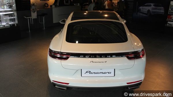 Porsche Panamera 4 10-Year Edition Review: पोर्शे पनामेरा 4 10 ईयर एडिशन रिव्यू: डिजाईन, फीचर्स, अपडेट, इंजन जानकारी
