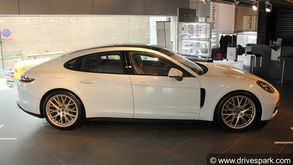 Porsche Panamera 4 10-Year Edition Review: पोर्शे पनामेरा 4 10 ईयर एडिशन रिव्यू: डिजाईन, फीचर्स, अपडेट, इंजन जानकारी