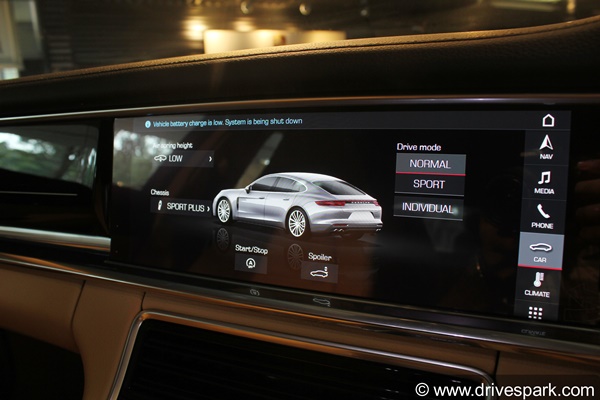 Porsche Panamera 4 10-Year Edition Review: पोर्शे पनामेरा 4 10 ईयर एडिशन रिव्यू: डिजाईन, फीचर्स, अपडेट, इंजन जानकारी