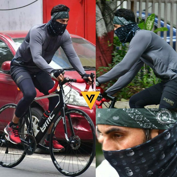 Ranbir Kapoor Cycling On Mumbai Roads: रणबीर कपूर मुंबई की सड़कों पर साइकिल चलाते आए नजर